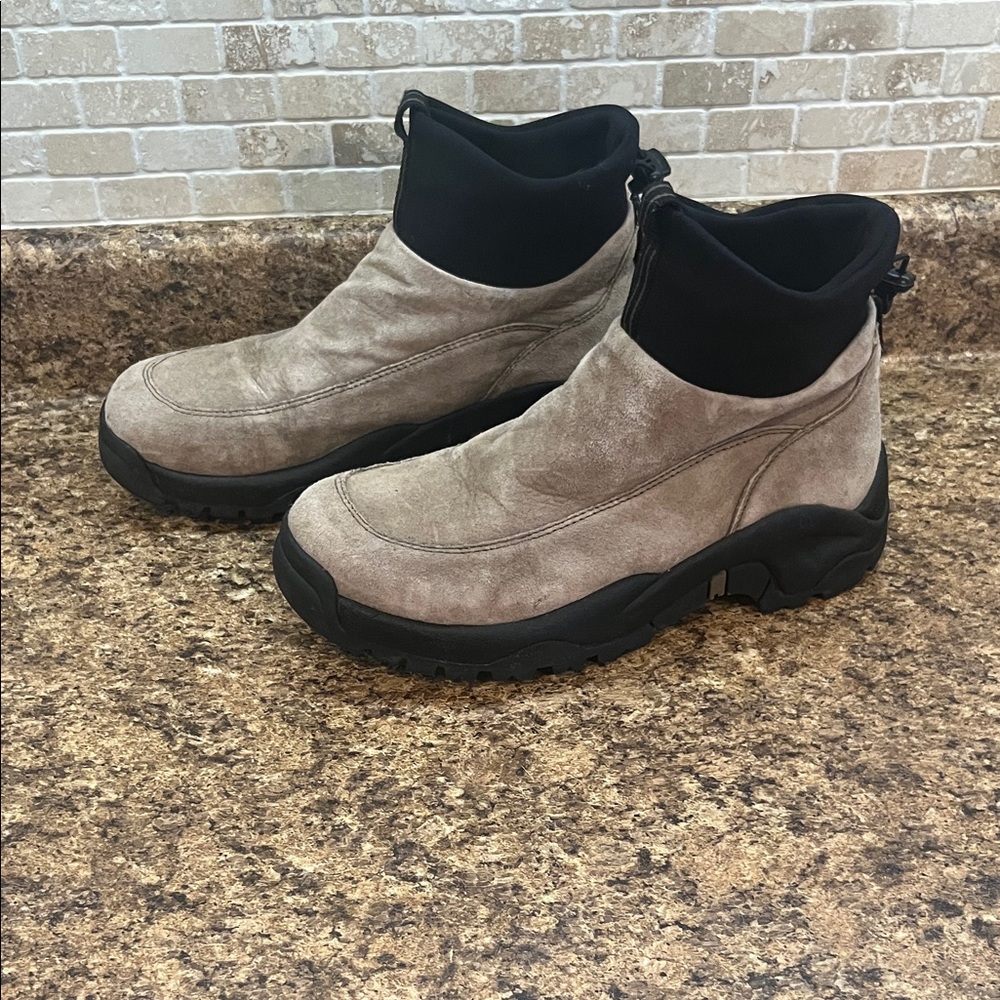 Bass Men's Taupe Suede Ankle Boots with Black Collar